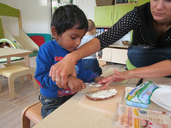 Kind mit Butterbrot